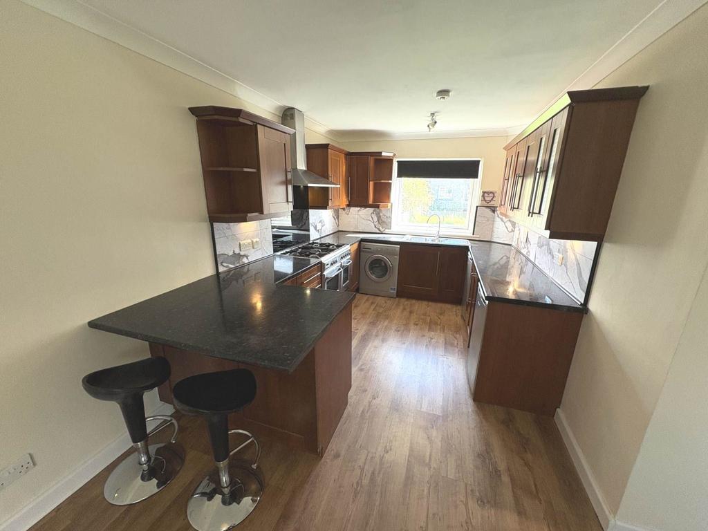 Lang Avenue, Renfrew 2 bed flat to rent £795 pcm (£183 pw)
