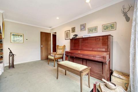 48 Woolhampton Way, Chigwell, IG7 4QJ