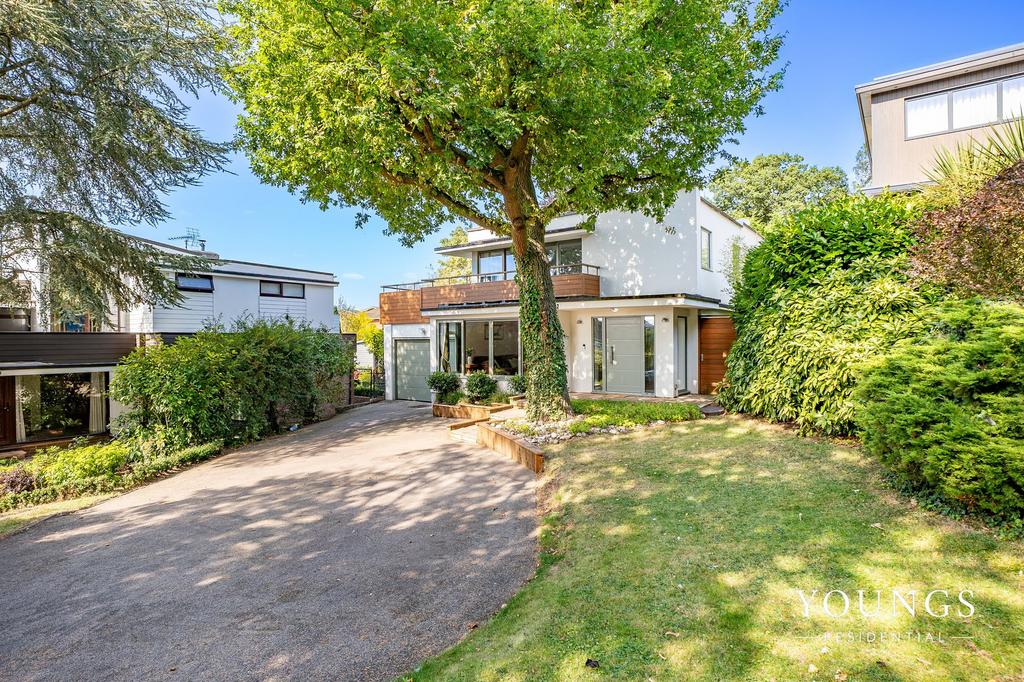Vicarage Hill, Benfleet, SS7 5 bed detached house for sale £1,300,000