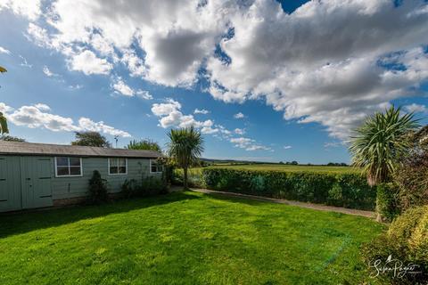 3 bedroom detached house for sale, Main Road, Newbridge