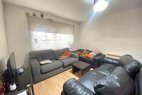 2 bedroom flat to rent, Denmark Road, Manchester M15