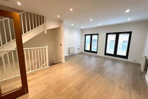 4 bedroom terraced house to rent, River Street, Manchester, Greater Manchester, M1