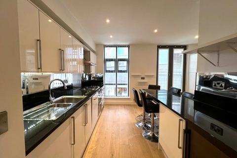 4 bedroom terraced house to rent, River Street, Manchester, Greater Manchester, M1