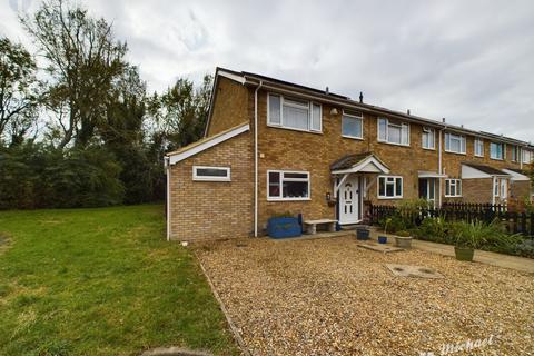 3 bedroom end of terrace house for sale, Tamar Close, Aylesbury HP21 9HG