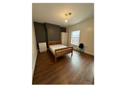 4 bedroom terraced house to rent, Ossory, Manchester M14 4BX