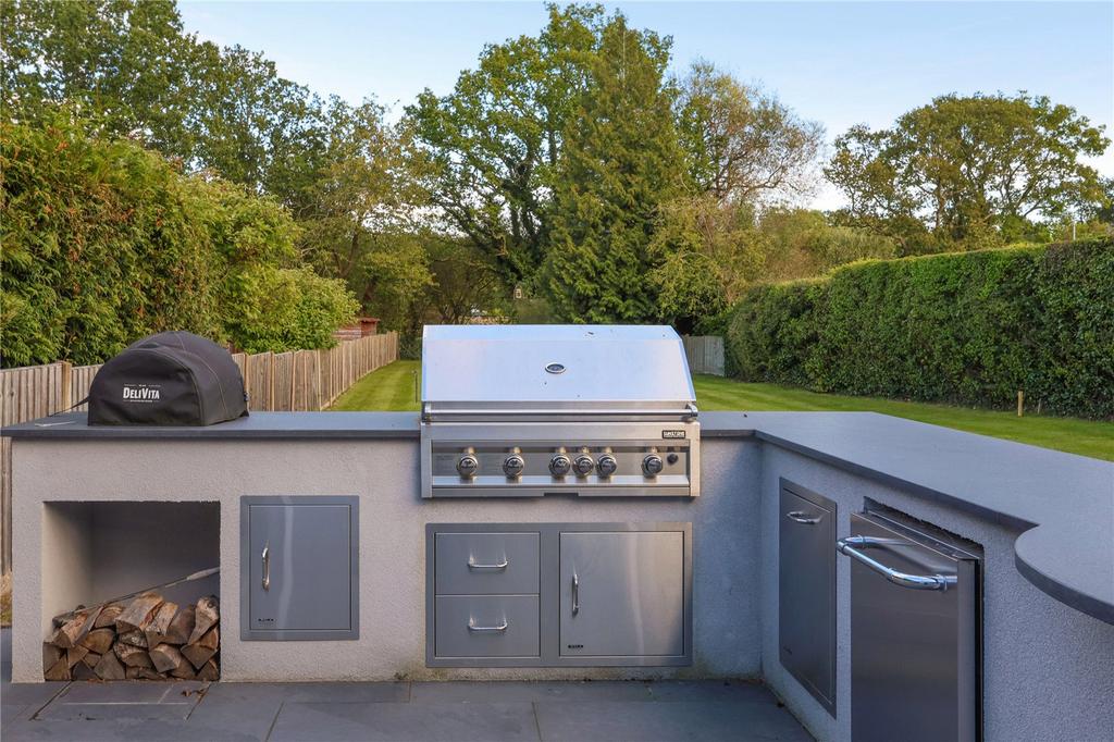 Outdoor Kitchen