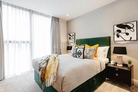 1 bedroom apartment for sale, South Quay Plaza, London E14