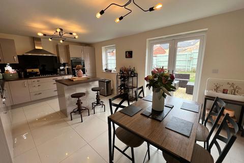 8 Fabius Drive, Fairfields, Milton Keynes, MK11 4BW