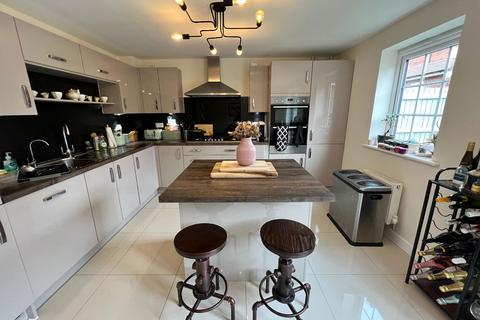 8 Fabius Drive, Fairfields, Milton Keynes, MK11 4BW