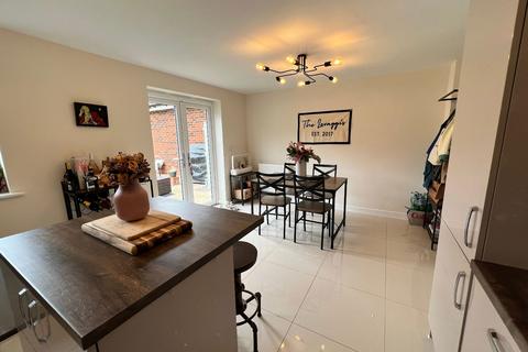 8 Fabius Drive, Fairfields, Milton Keynes, MK11 4BW