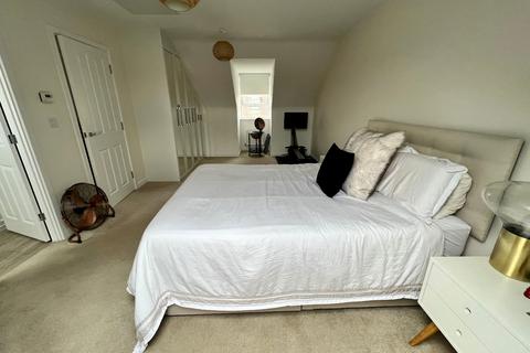 8 Fabius Drive, Fairfields, Milton Keynes, MK11 4BW