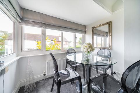 4 Meadow Close, Chislehurst, BR7 6JB