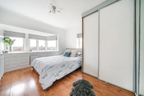 4 Meadow Close, Chislehurst, BR7 6JB