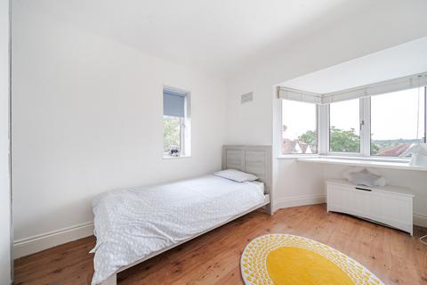 4 Meadow Close, Chislehurst, BR7 6JB
