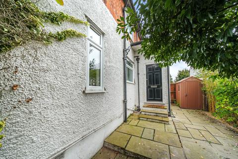 4 Meadow Close, Chislehurst, BR7 6JB