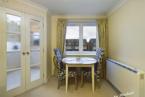 1 bedroom flat for sale, Pearl Court, Croft Road, Aylesbury, Buckinghamshire