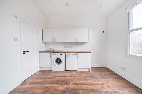 Studio to rent, St. Julians Farm Road London SE27