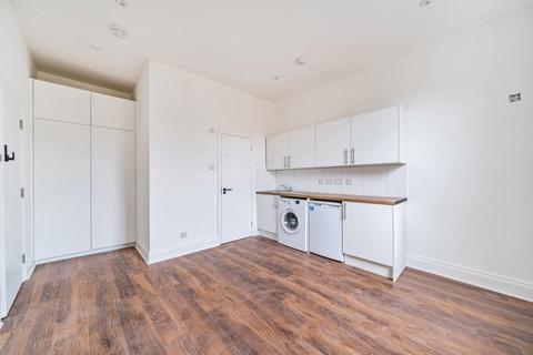 Studio to rent, St. Julians Farm Road London SE27