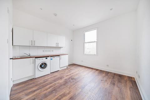 Studio to rent, St. Julians Farm Road London SE27