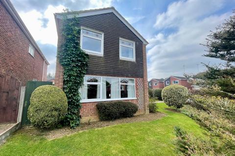 3 bedroom detached house for sale, Martyns Way, Weedon, Northampton, NN7 4RS