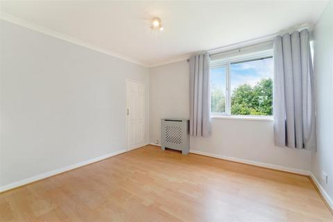 2 bedroom maisonette to rent, Garratts Lane, Banstead