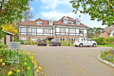 2 bedroom apartment to rent, Woodcote Valley Road Purley CR8