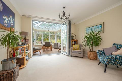 8 Brook End Drive, Henley-in-arden, B95 5JA