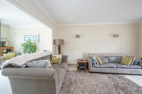 8 Brook End Drive, Henley-in-arden, B95 5JA