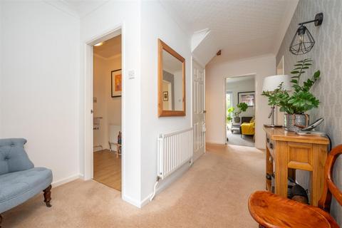 8 Brook End Drive, Henley-in-arden, B95 5JA