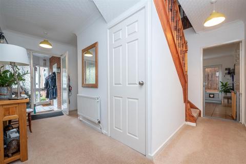 8 Brook End Drive, Henley-in-arden, B95 5JA