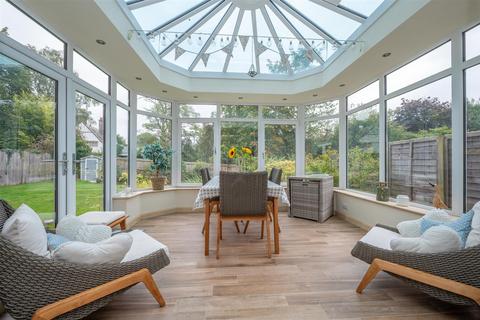 8 Brook End Drive, Henley-in-arden, B95 5JA