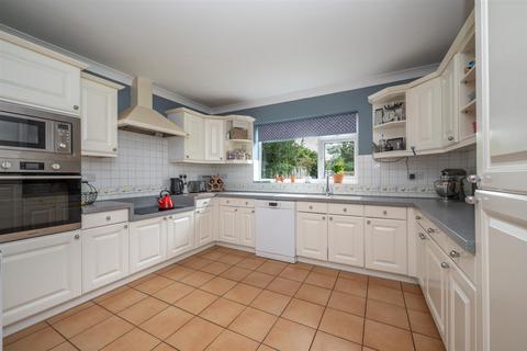 8 Brook End Drive, Henley-in-arden, B95 5JA