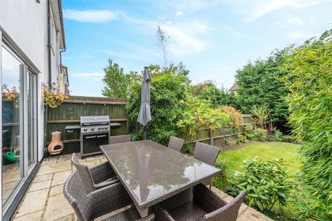 17 Daerwood Close, Bromley, BR2 8NU