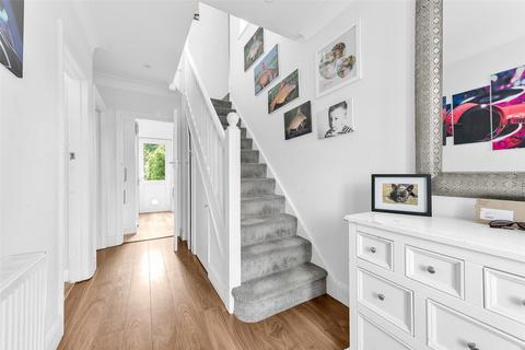 17 Daerwood Close, Bromley, BR2 8NU