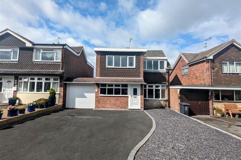 4 bedroom detached house to rent, 27 Whiteoak Drive, Bishops Wood, Stafford