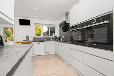 4 Avenue Road, Rushden, NN10 0SJ
