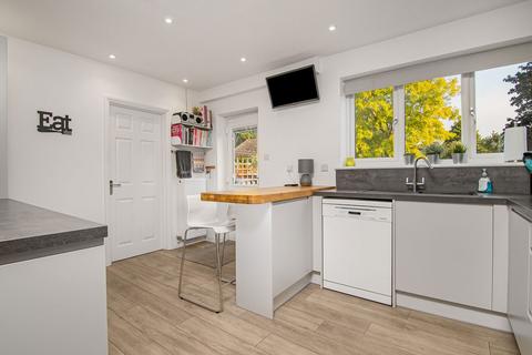 4 Avenue Road, Rushden, NN10 0SJ