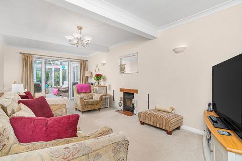 4 Avenue Road, Rushden, NN10 0SJ