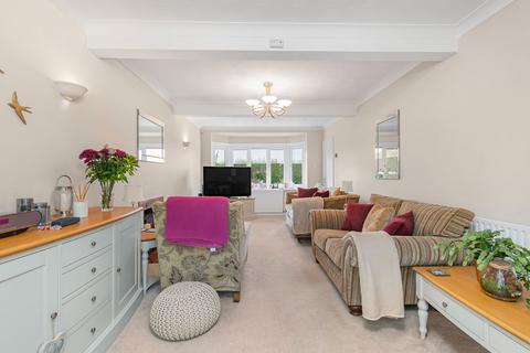 4 Avenue Road, Rushden, NN10 0SJ