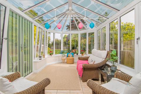 4 Avenue Road, Rushden, NN10 0SJ