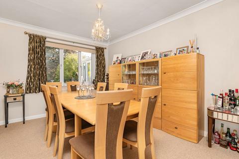 4 Avenue Road, Rushden, NN10 0SJ