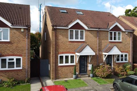 4 bedroom semi-detached house for sale, Manor Way, Croxley Green, Rickmansworth