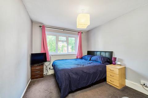 2 bedroom flat for sale, St. John's Avenue, London, SW15