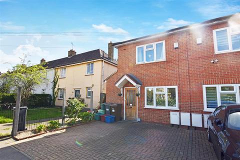 2 bedroom semi-detached house to rent, Woodstock Avenue, Isleworth