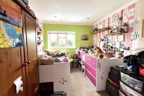 59 Reynolds Avenue, Chessington, KT9 2LQ
