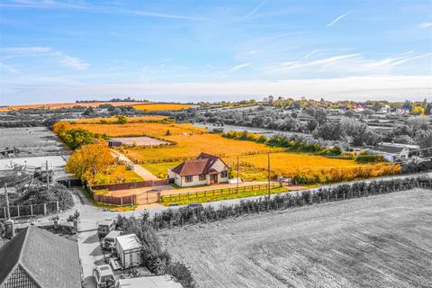 7 bedroom detached bungalow for sale, Pudsey Hall Lane, Rochford SS4