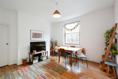 2 bedroom flat for sale, Shepton House, Welwyn Street, London