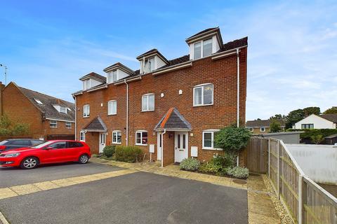 3 bedroom end of terrace house for sale, The Courtyard, Stamford PE9