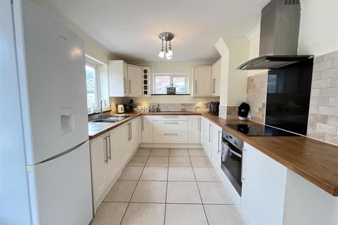 11 Derwent Drive, Aberdare, CF44 0LN