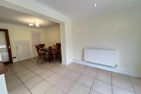 11 Derwent Drive, Aberdare, CF44 0LN